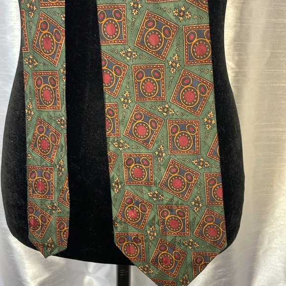 Disney Store Men’s Silk Hand Made Mickey Mouse Tie - Picture 2 of 5